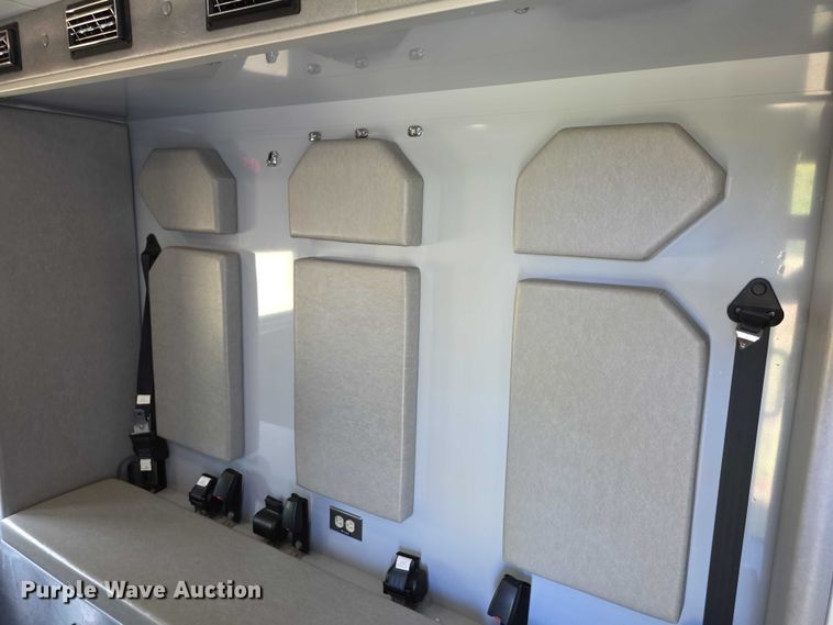 image for item FI0565 2015 Ford E450 ambulance