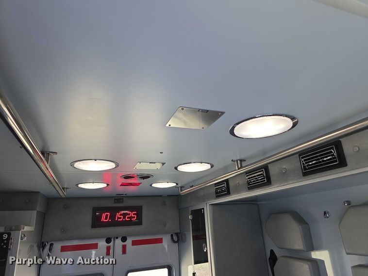 image for item FI0565 2015 Ford E450 ambulance