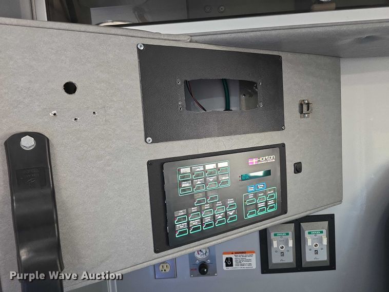 image for item FI0565 2015 Ford E450 ambulance