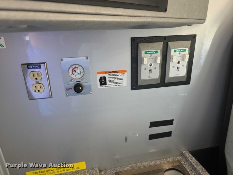 image for item FI0565 2015 Ford E450 ambulance