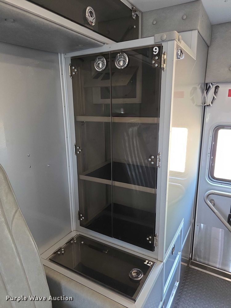 image for item FI0565 2015 Ford E450 ambulance