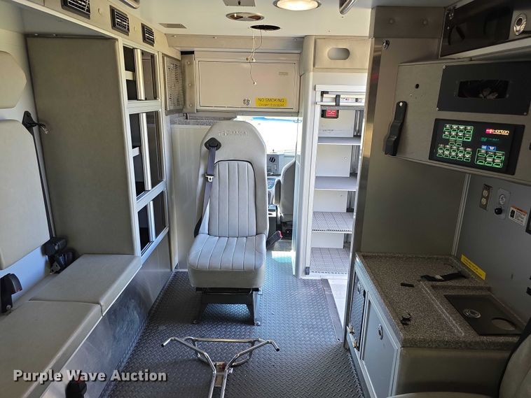 image for item FI0565 2015 Ford E450 ambulance