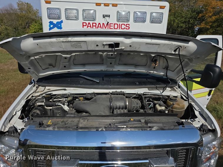 image for item FI0565 2015 Ford E450 ambulance