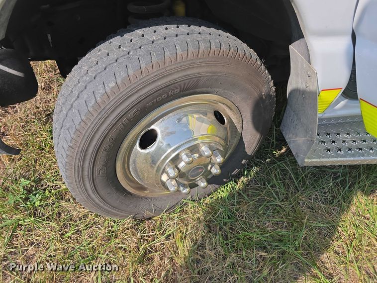 image for item FI0565 2015 Ford E450 ambulance