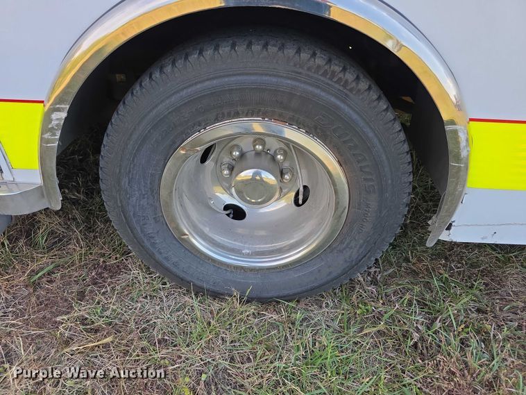 image for item FI0565 2015 Ford E450 ambulance