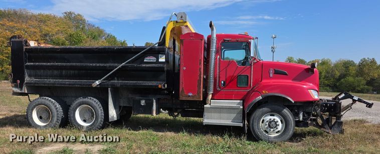 image for item FI0566 2015 Kenworth  T470 dump truck