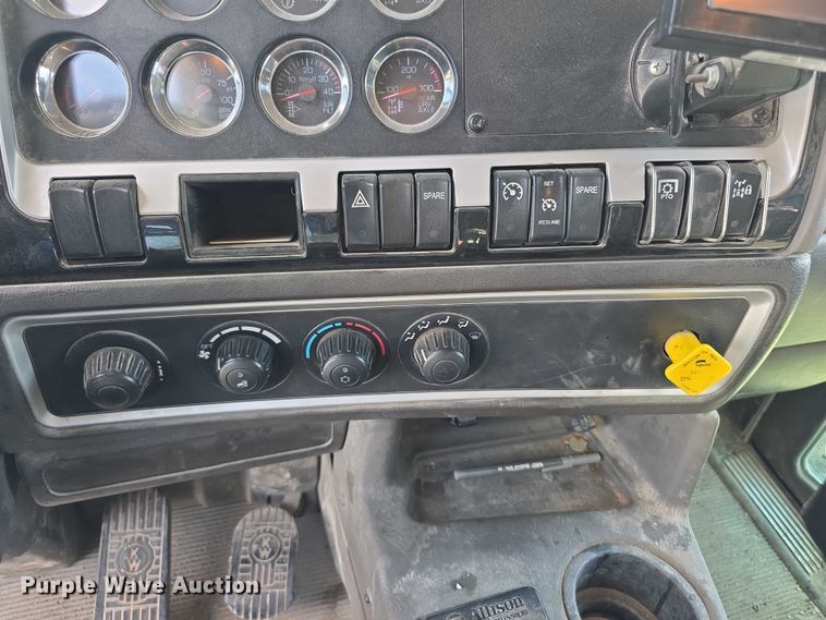 image for item FI0566 2015 Kenworth  T470 dump truck