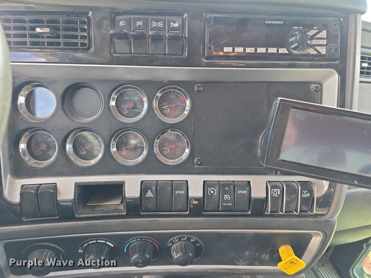 image for item FI0566 2015 Kenworth  T470 dump truck