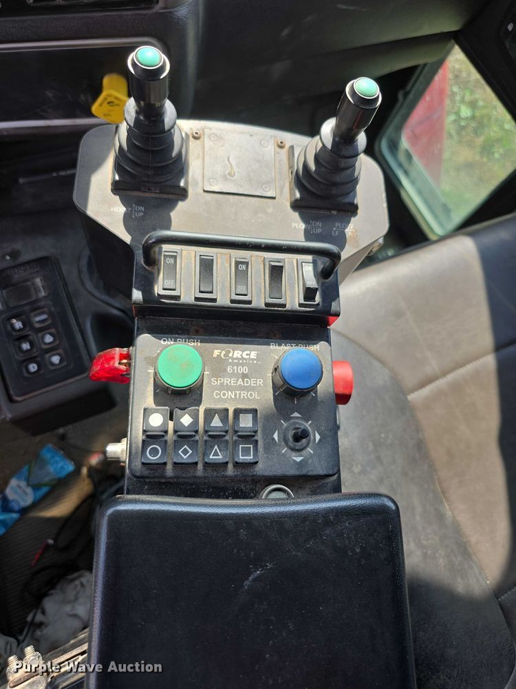 image for item FI0566 2015 Kenworth  T470 dump truck