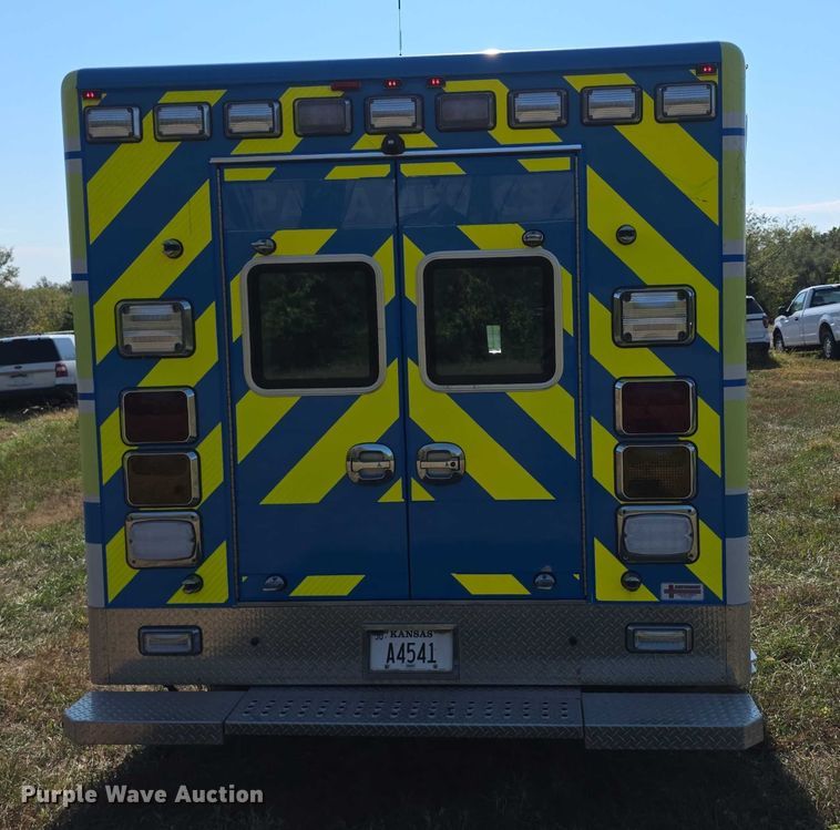 image for item FI0568 2019 Ford E450 Super Duty ambulance