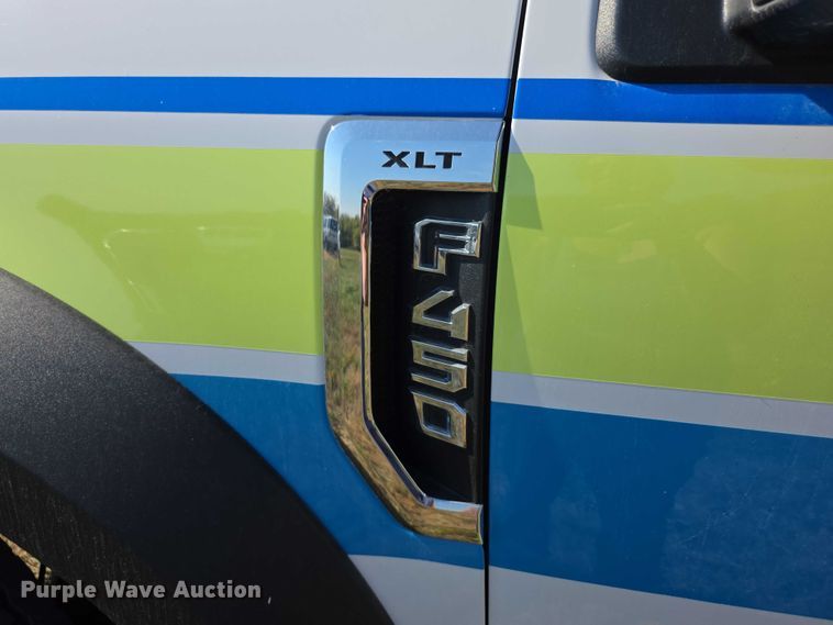 image for item FI0568 2019 Ford E450 Super Duty ambulance