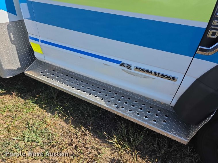 image for item FI0568 2019 Ford E450 Super Duty ambulance