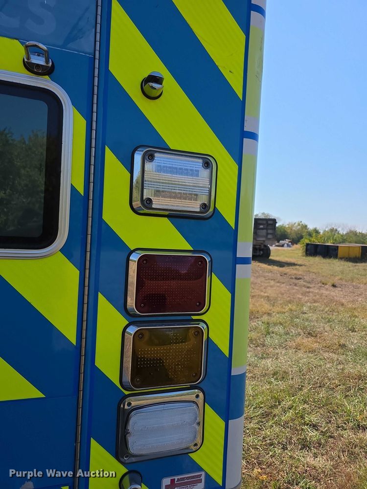 image for item FI0568 2019 Ford E450 Super Duty ambulance
