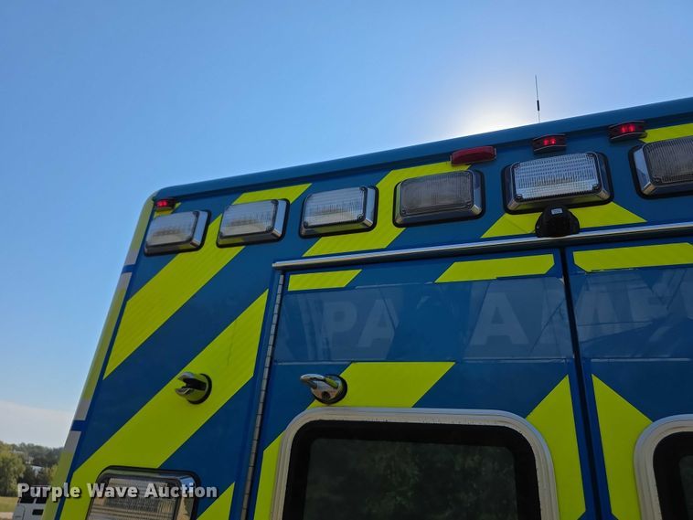 image for item FI0568 2019 Ford E450 Super Duty ambulance