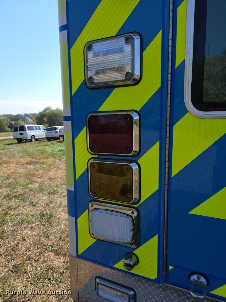 image for item FI0568 2019 Ford E450 Super Duty ambulance