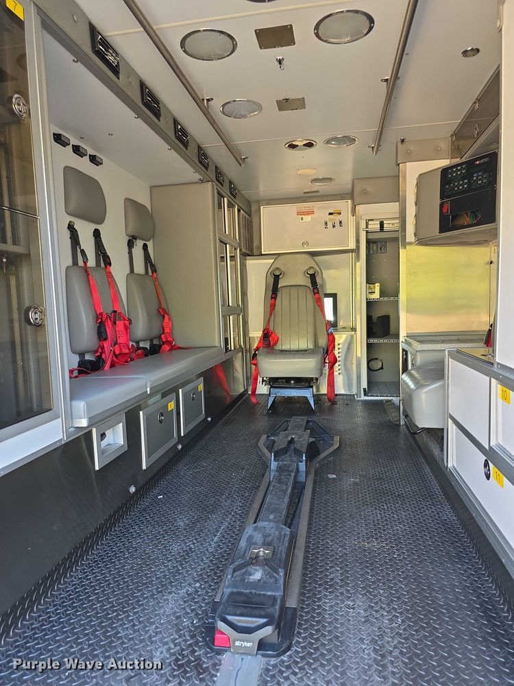image for item FI0568 2019 Ford E450 Super Duty ambulance
