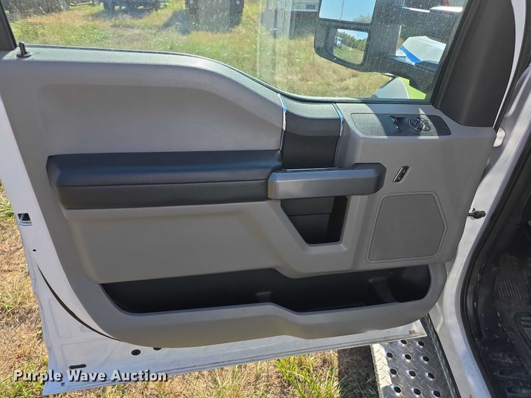 image for item FI0568 2019 Ford E450 Super Duty ambulance