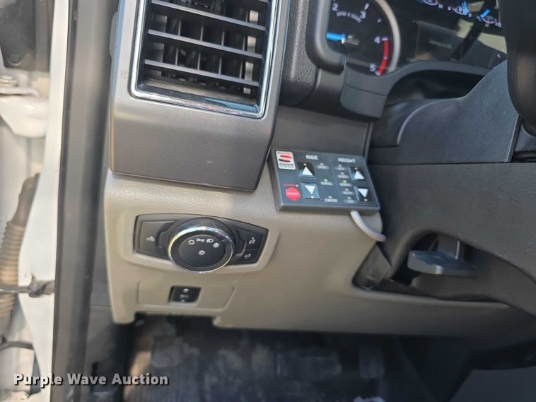 image for item FI0568 2019 Ford E450 Super Duty ambulance