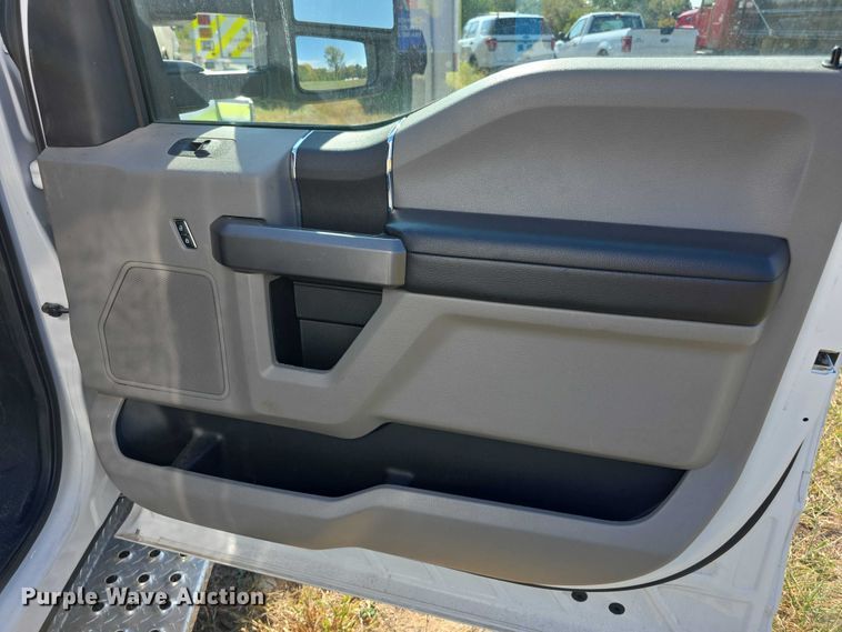 image for item FI0568 2019 Ford E450 Super Duty ambulance