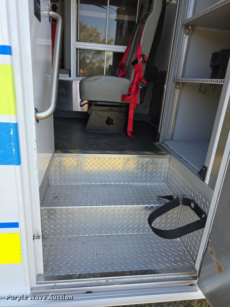 image for item FI0568 2019 Ford E450 Super Duty ambulance