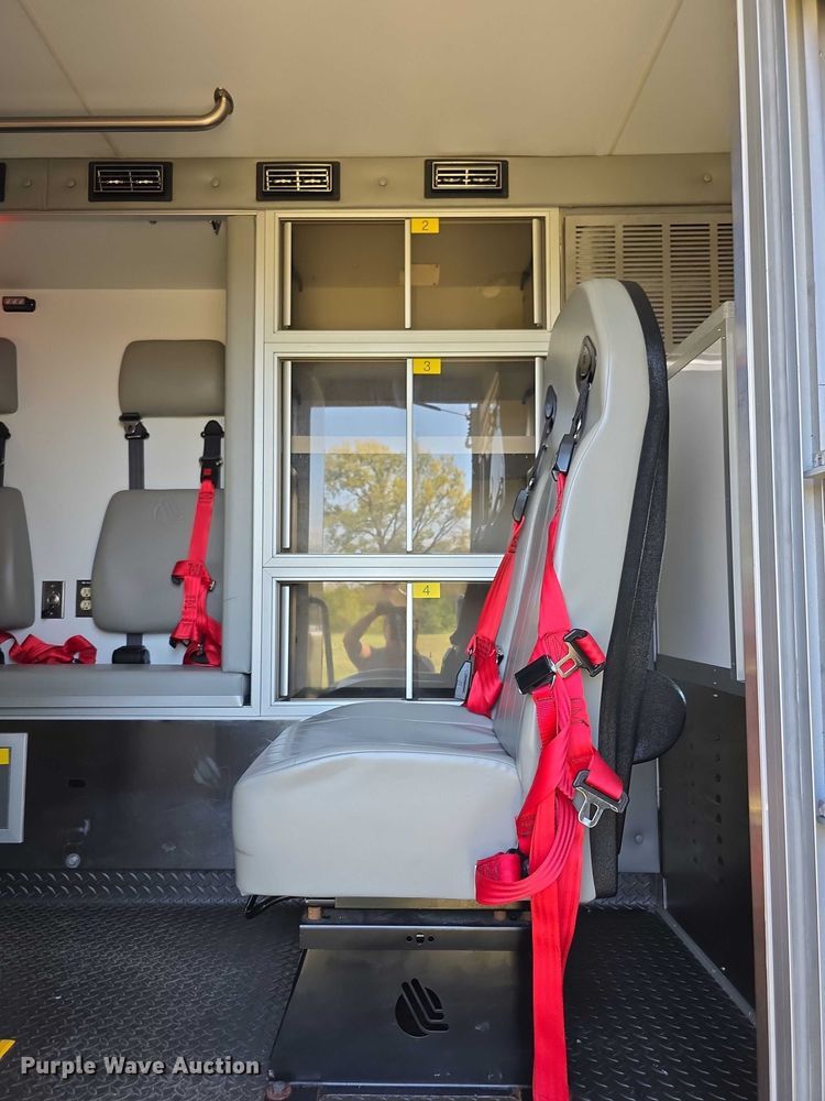 image for item FI0568 2019 Ford E450 Super Duty ambulance