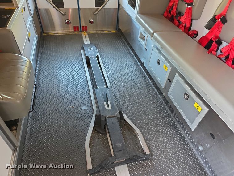 image for item FI0568 2019 Ford E450 Super Duty ambulance