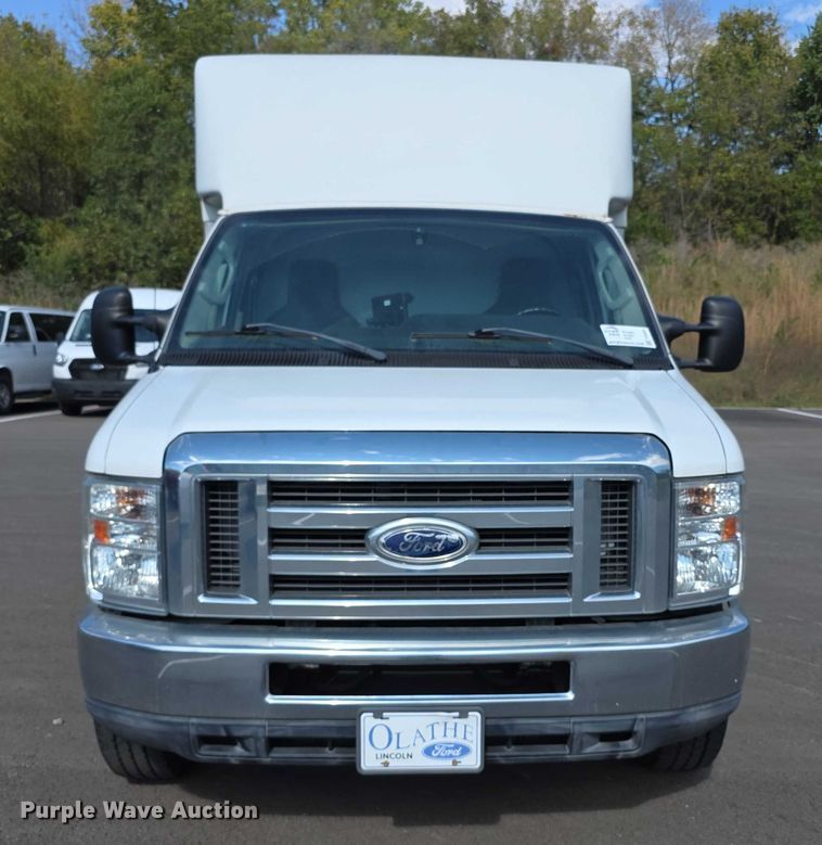image for item FI0569 2014 Ford E350 Super Duty  delivery van