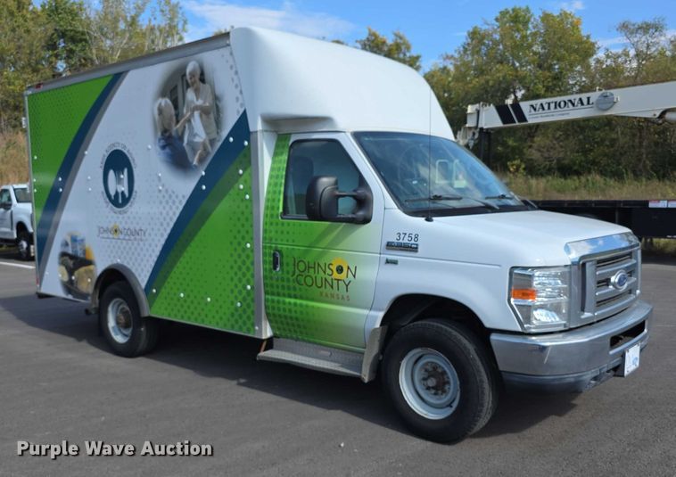 image for item FI0569 2014 Ford E350 Super Duty  delivery van