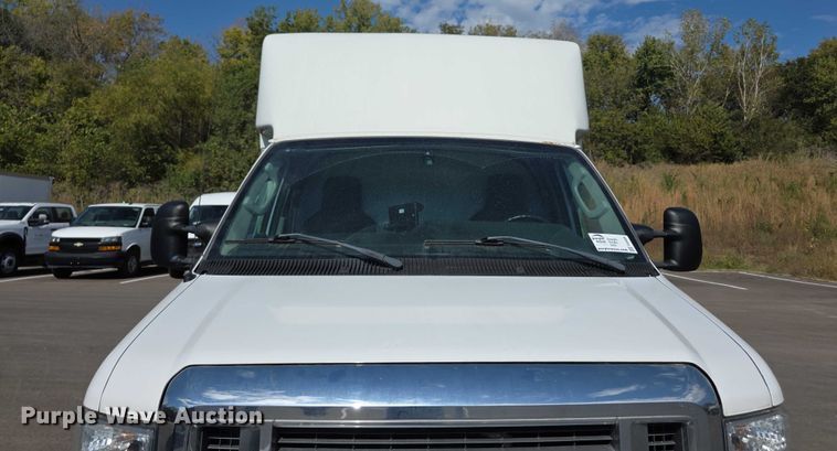 image for item FI0569 2014 Ford E350 Super Duty  delivery van