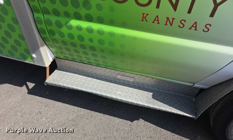 image for item FI0569 2014 Ford E350 Super Duty  delivery van