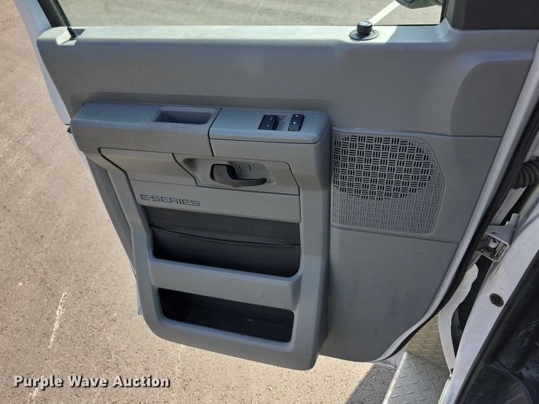 image for item FI0569 2014 Ford E350 Super Duty  delivery van