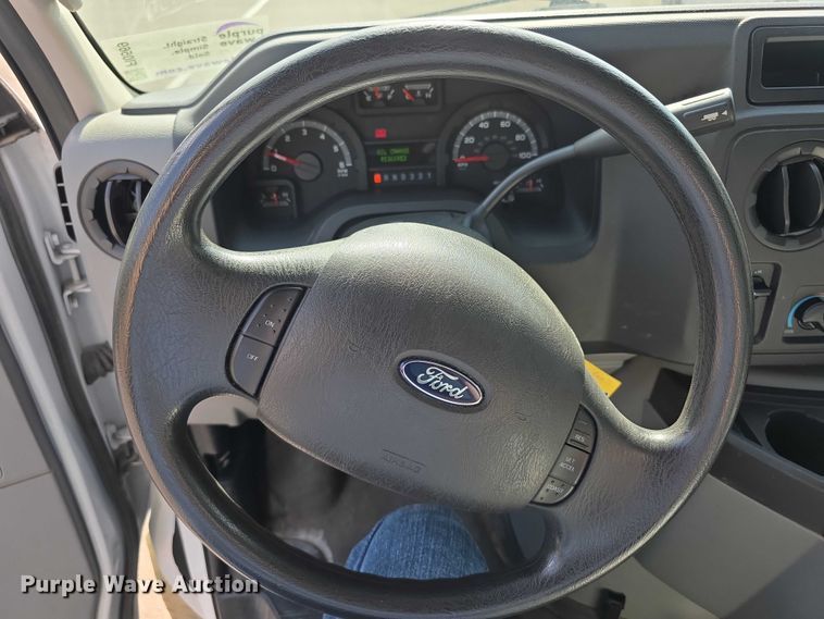 image for item FI0569 2014 Ford E350 Super Duty  delivery van