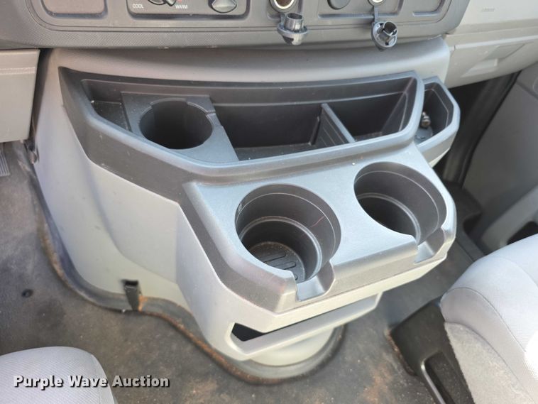 image for item FI0569 2014 Ford E350 Super Duty  delivery van