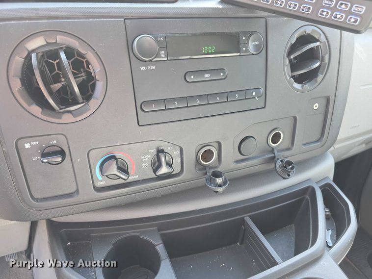 image for item FI0569 2014 Ford E350 Super Duty  delivery van