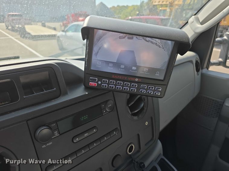 image for item FI0569 2014 Ford E350 Super Duty  delivery van