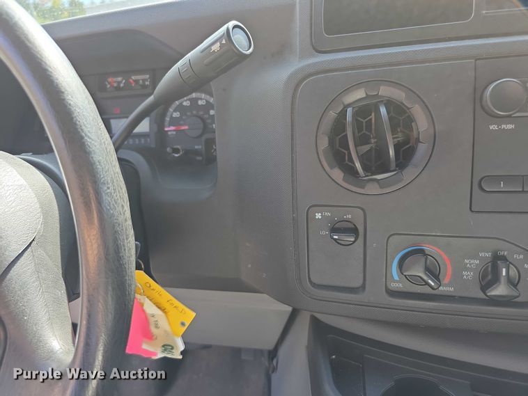 image for item FI0569 2014 Ford E350 Super Duty  delivery van