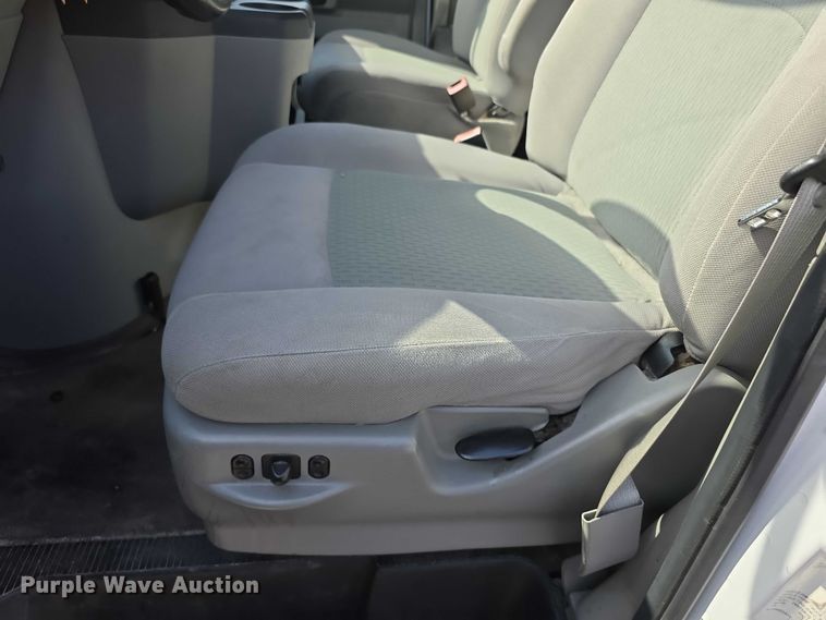 image for item FI0569 2014 Ford E350 Super Duty  delivery van