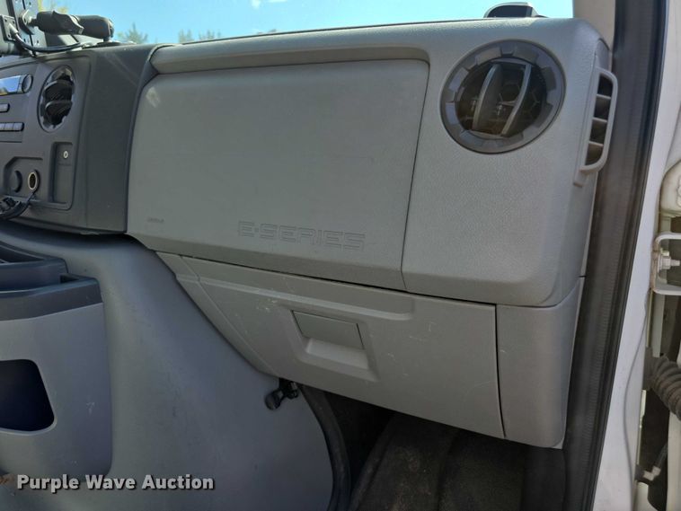 image for item FI0569 2014 Ford E350 Super Duty  delivery van