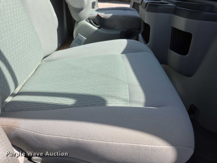 image for item FI0569 2014 Ford E350 Super Duty  delivery van