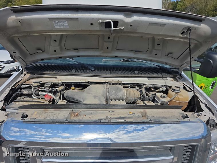 image for item FI0569 2014 Ford E350 Super Duty  delivery van