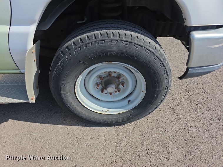 image for item FI0569 2014 Ford E350 Super Duty  delivery van