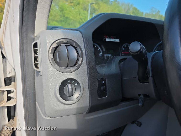 image for item FI0571 2014 Ford E350 Super Duty  delivery van