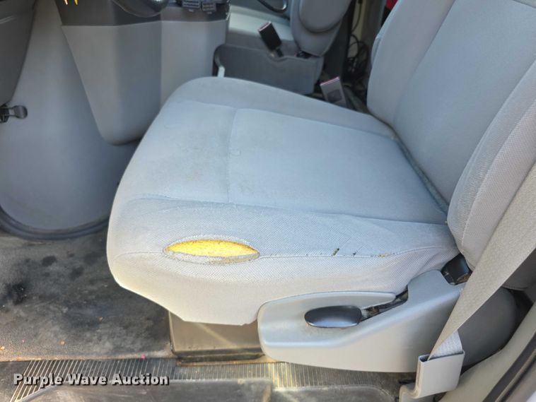 image for item FI0571 2014 Ford E350 Super Duty  delivery van