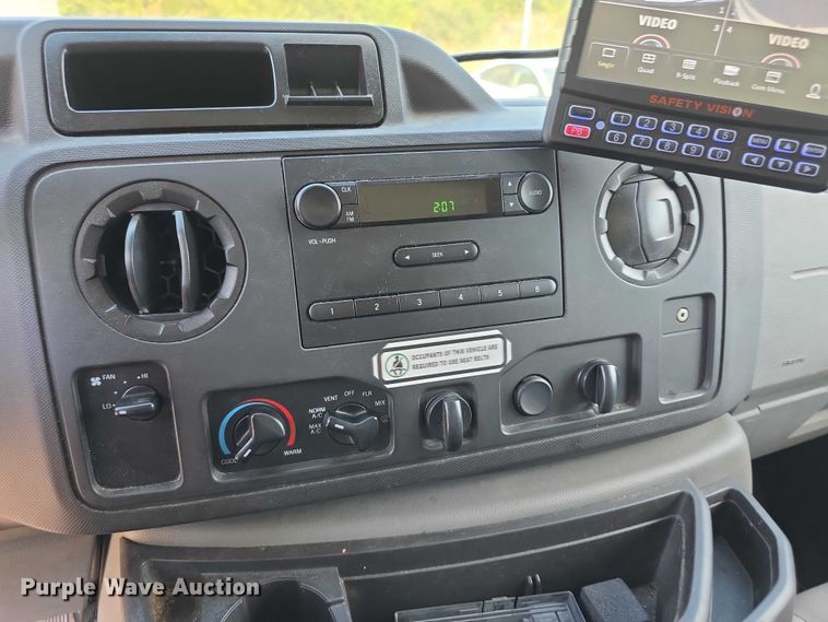 image for item FI0571 2014 Ford E350 Super Duty  delivery van