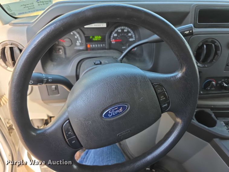 image for item FI0571 2014 Ford E350 Super Duty  delivery van