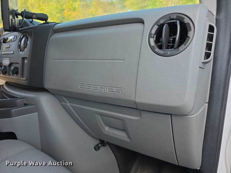 image for item FI0571 2014 Ford E350 Super Duty  delivery van