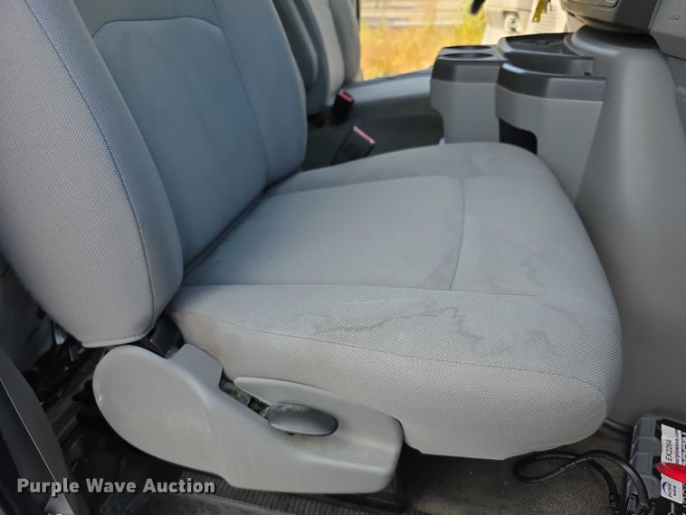 image for item FI0571 2014 Ford E350 Super Duty  delivery van