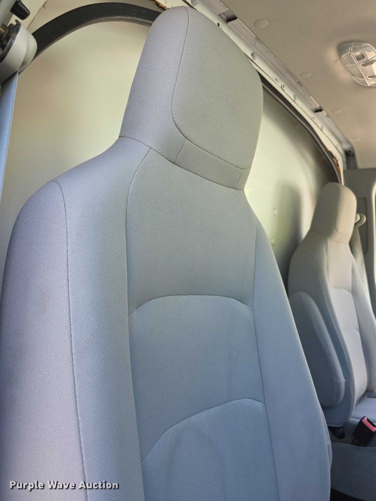 image for item FI0571 2014 Ford E350 Super Duty  delivery van