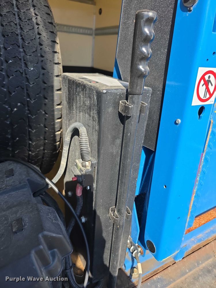 image for item FI0571 2014 Ford E350 Super Duty  delivery van