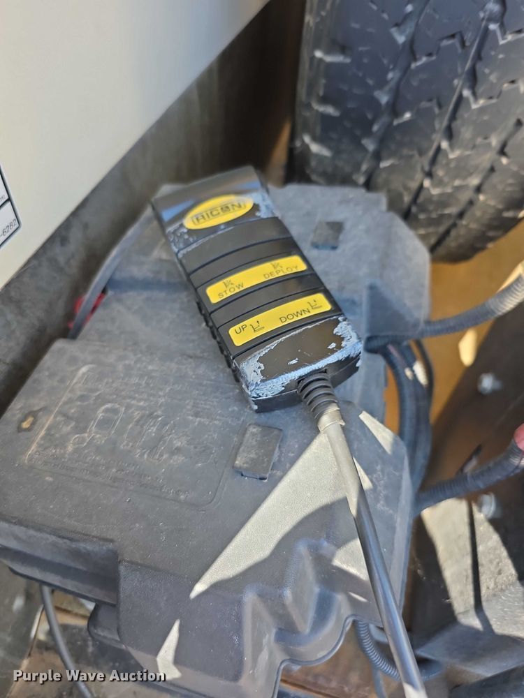 image for item FI0571 2014 Ford E350 Super Duty  delivery van